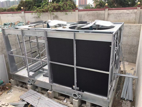 為何冷卻塔里的噴淋水需要更換？